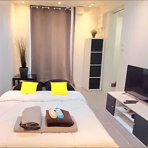 Appartement Aeroport D' Orly, Location De Parking, En 5 Mn En Voiture Ou A 2 Stations En Bus 191-100 Ou Taxis 12-13 Euros, A 2 Min A Pied Des Magasins Et Restaurants Proche Paris Et De La Gare C Et D Possibilite De Venir Tres Tard Et Partir Tres Tot, Athis-Mons
